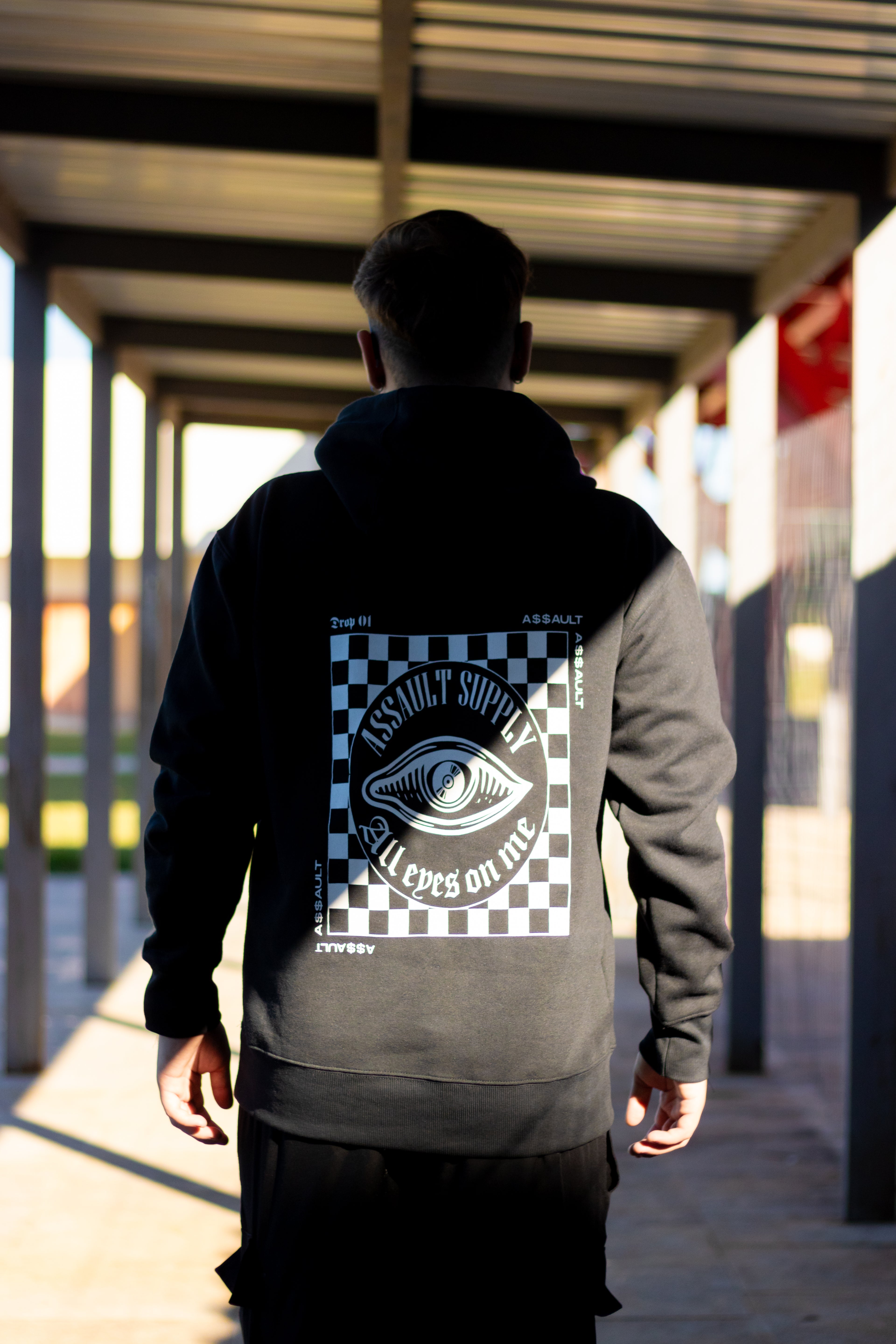 Hoodie 'All eyes on me' color Negro