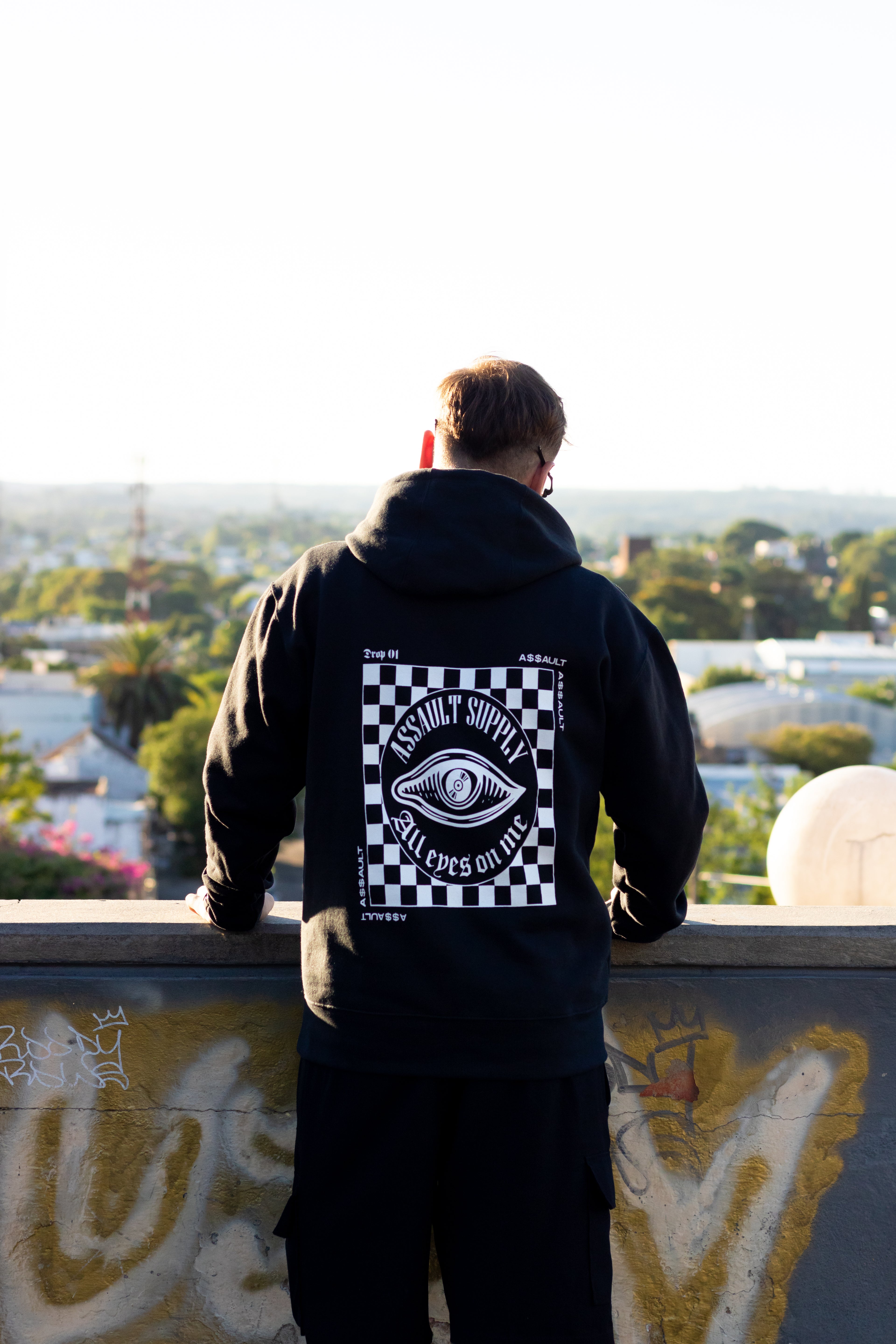 Hoodie 'All eyes on me' color Negro